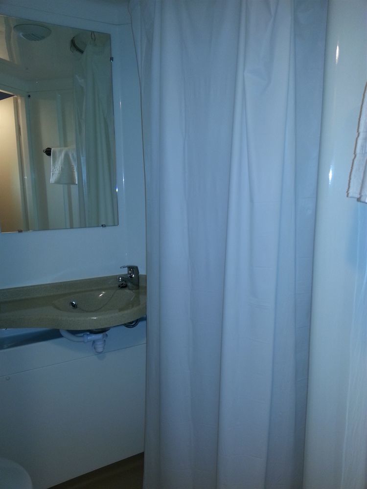 Auberge De Jeunesse Hi Bordeaux-Blanquefort - Ex Otellia מראה חיצוני תמונה